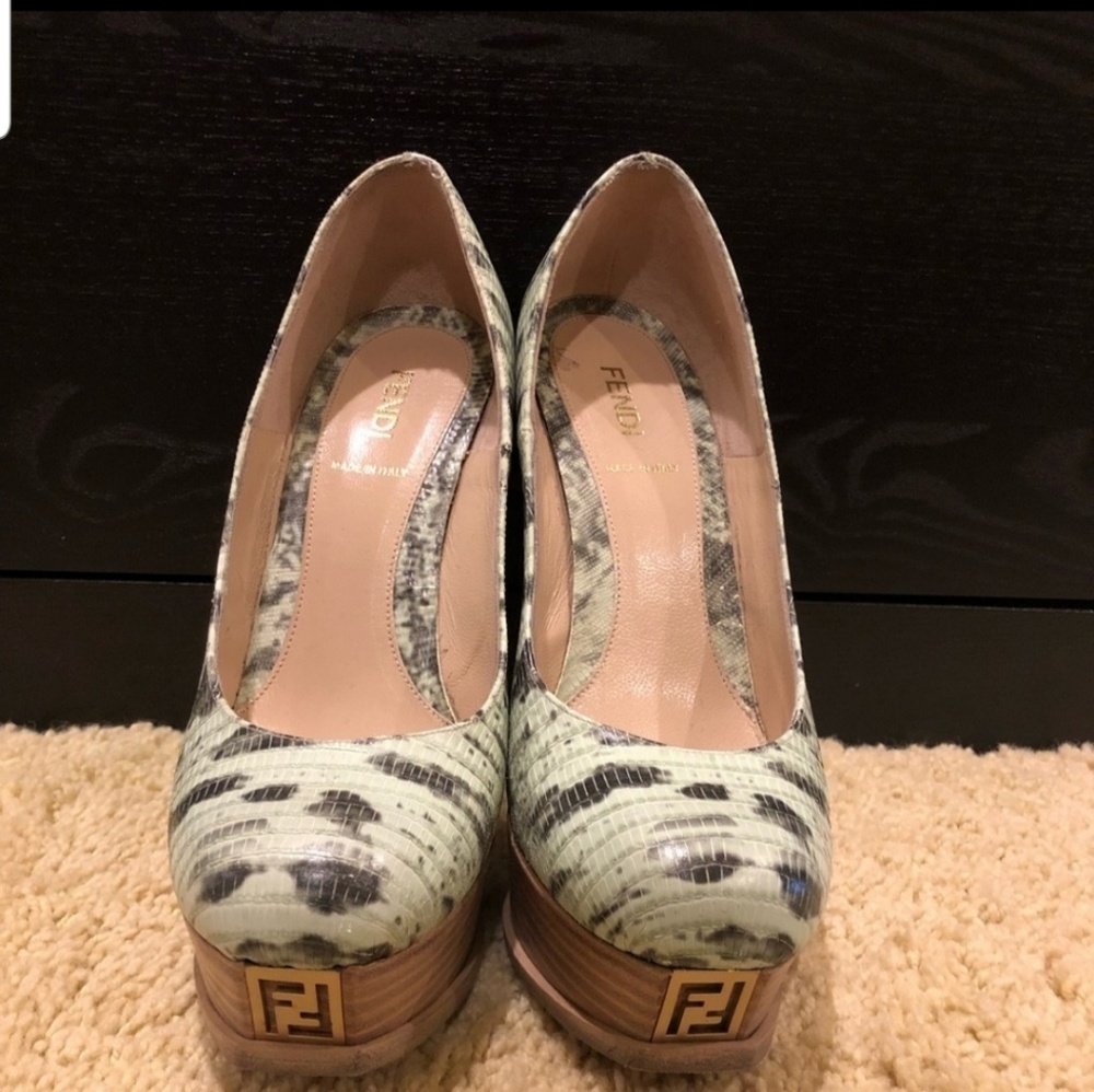 Fendi Fendista Lizard Embossed Platinum Pumps